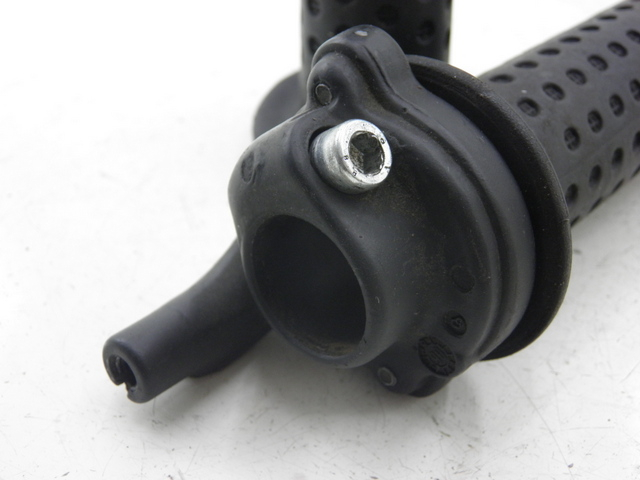 photo de HANDLEBAR GRIP PIAGGIO X8 STREET 125 (2006 - 2007) - Component detail