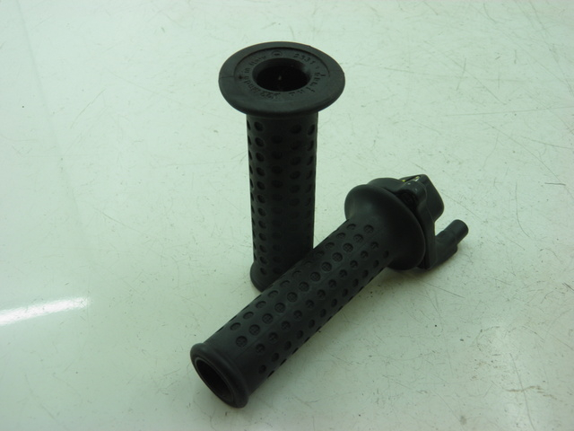 photo de HANDLEBAR GRIP PIAGGIO XEVO - X EVO 125 (2010 - 2015) - Component detail