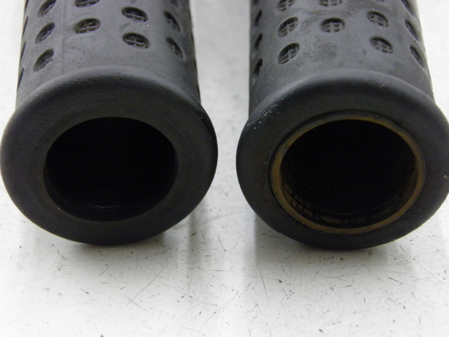 photo de HANDLEBAR GRIP PIAGGIO XEVO 400 (2007) - Alternative perspective