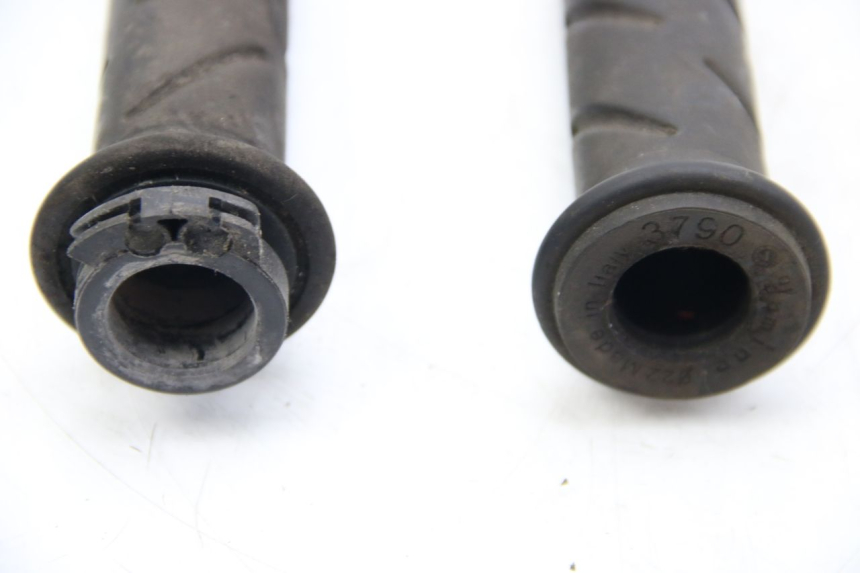 photo de HANDLEBAR GRIP PEUGEOT SATELIS COMPRESSOR K15 125 (2006 - 2009) - Zoom on usage condition