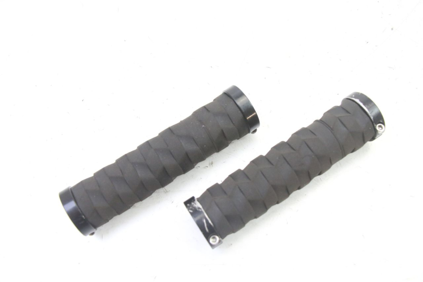 photo de HANDLEBAR GRIP NAMI STELLAR 1 - Component detail