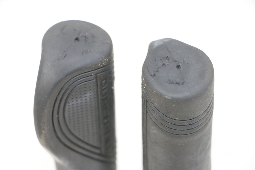 photo de HANDLEBAR GRIP DUALTRON VICTOR LIMITED 1 - Component detail