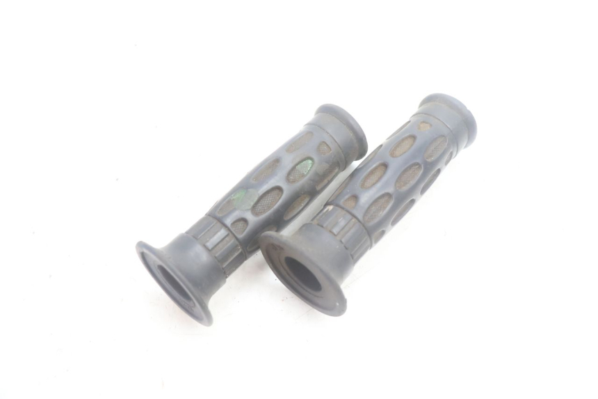 photo de HANDLEBAR GRIP SMC XROAD 150 - Component detail