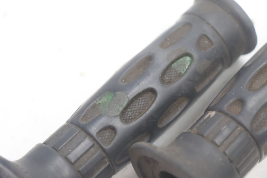 photo de HANDLEBAR GRIP SMC XROAD 150 - Zoom on usage condition