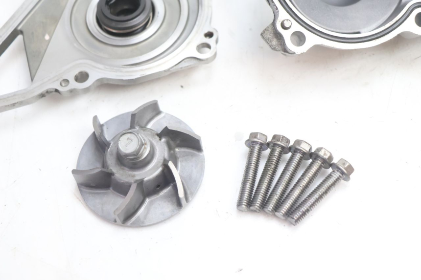 photo de WATER PUMP KAWASAKI ER-6 ER6 N 650 (2005 - 2009) - Technical close-up