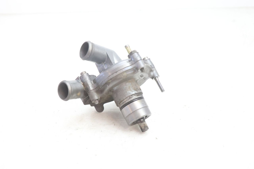 photo de WATER PUMP YAMAHA FJR 1300 (2001 - 2005) - Alternative perspective