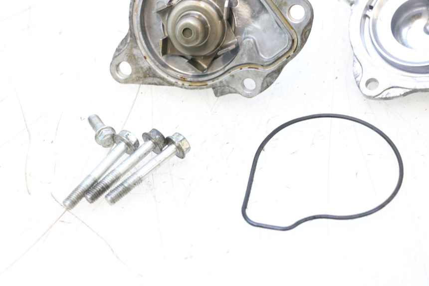 photo de WATER PUMP HONDA PCX (JF57/JF64) 125 (2014 - 2018) - Fixing points details