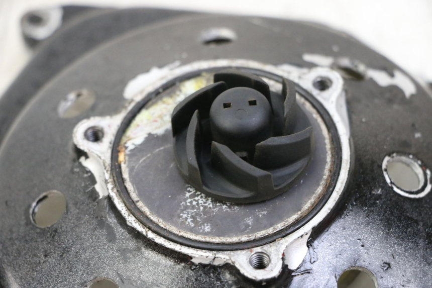 photo de WATER PUMP YAMAHA AEROX 50 (1997 - 2006) - Alternative perspective