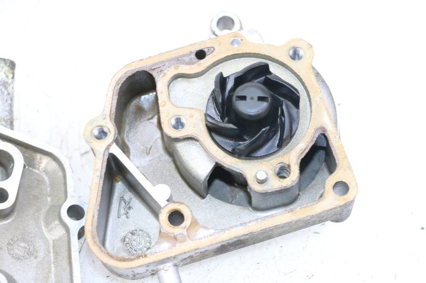 photo de WATER PUMP YAMAHA YP MAJESTY 125 (2007 - 2010) - Fixing points details