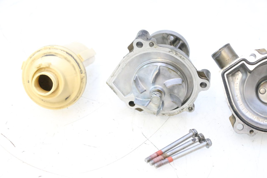 photo de WATER PUMP KAWASAKI ZX-6R ZX6R 600 (2000 - 2002) - Checked used part