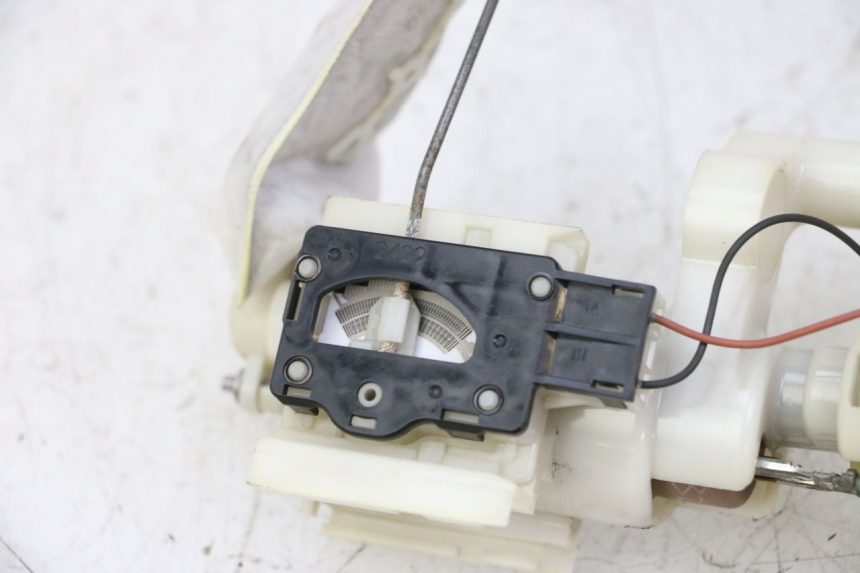 photo de FUEL PUMP SUZUKI BURGMAN 125 (2007 - 2014) - Fixing points details