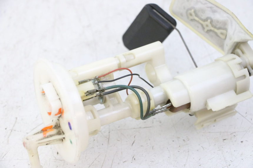 photo de FUEL PUMP SUZUKI BURGMAN 125 (2007 - 2014) - Surface and material condition