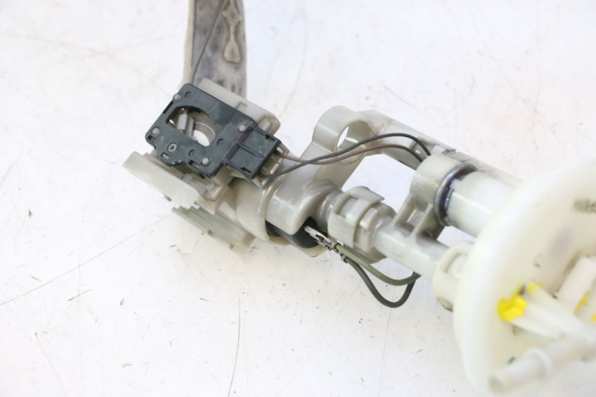 photo de FUEL PUMP SUZUKI BURGMAN 125 (2007 - 2014) - Alternative perspective