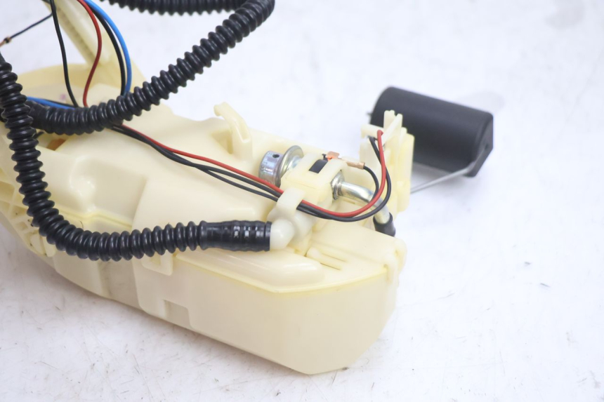 photo de FUEL PUMP SUZUKI BURGMAN EXECUTIVE ABS 650 (2006 - 2012) - Zoom on usage condition