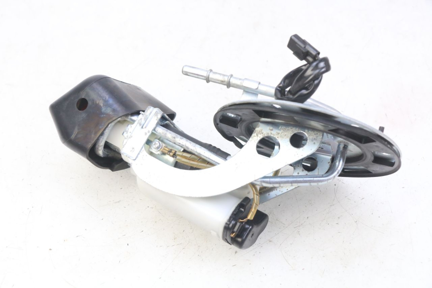 photo de FUEL PUMP HONDA CB R 1000 (2018 - 2023) - Surface and material condition