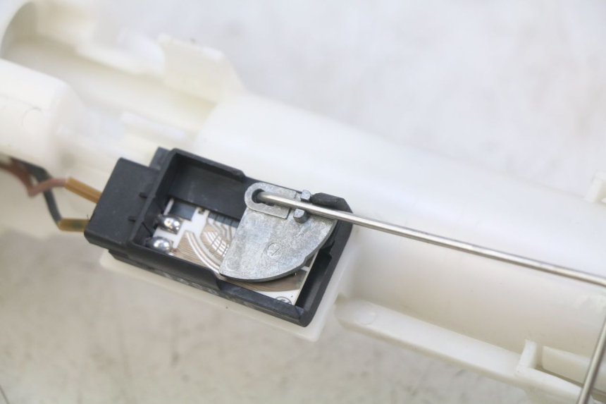 photo de FUEL PUMP KYMCO DOWNTOWN ABS 125 (2015 - 2017) - Fixing points details