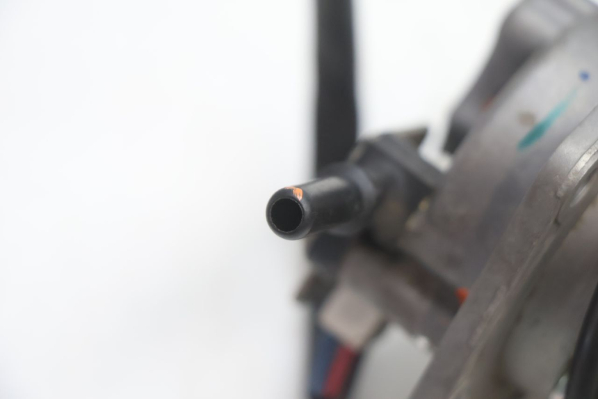 photo de FUEL PUMP KAWASAKI ER-6 ER6 N 650 (2005 - 2009) - Fixing points details