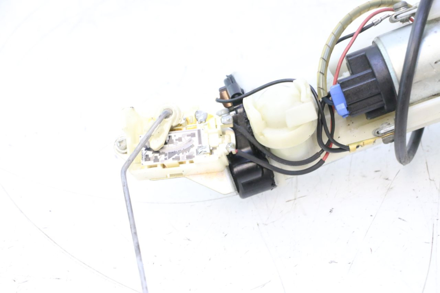 photo de FUEL PUMP SUZUKI GSR 600 (2005 - 2012) - Additional view of the item