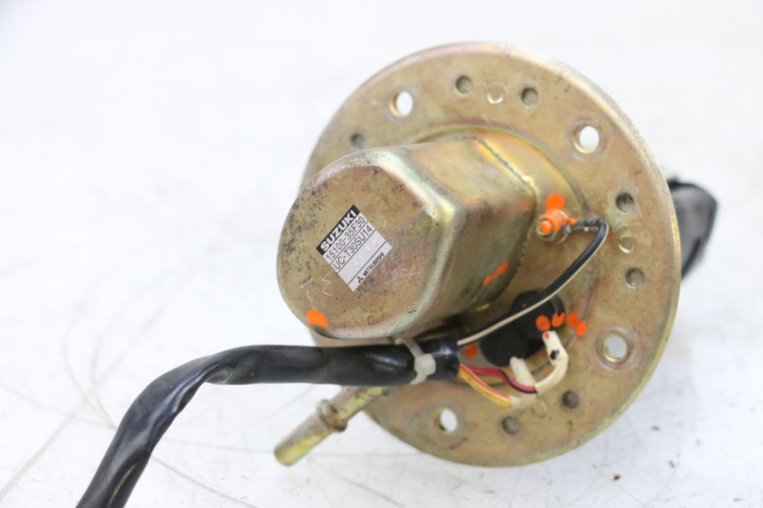 photo de FUEL PUMP SUZUKI GSXR GSX-R 1000 (2003 - 2004) - Alternative perspective