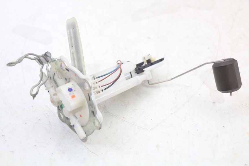 photo de FUEL PUMP HUSQVARNA SVARTPILEN 401 (2018 - 2023) - Zoom on usage condition