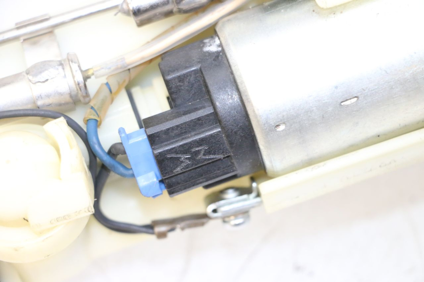 photo de FUEL PUMP SUZUKI SV S 650 (2003 - 2009) - Alternative perspective