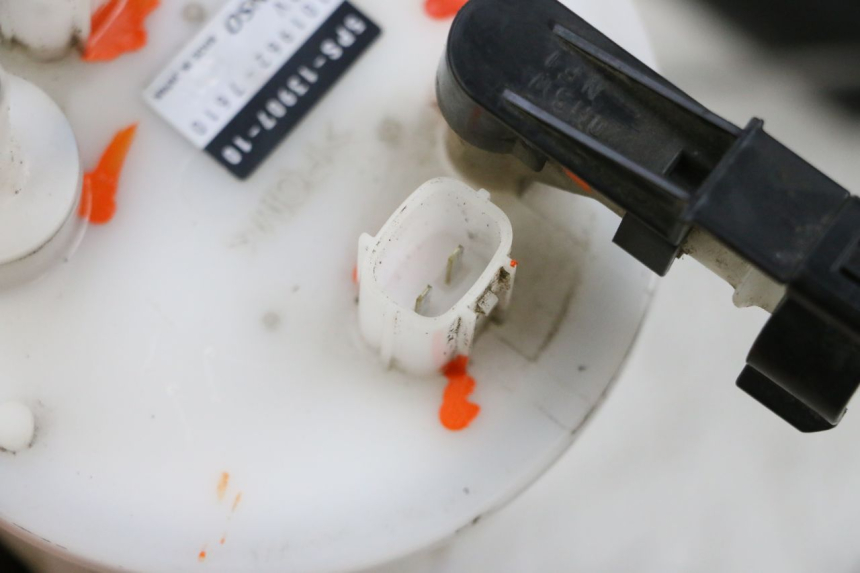 photo de FUEL PUMP YAMAHA TDM ABS 900 (2002 - 2014) - Alternative perspective