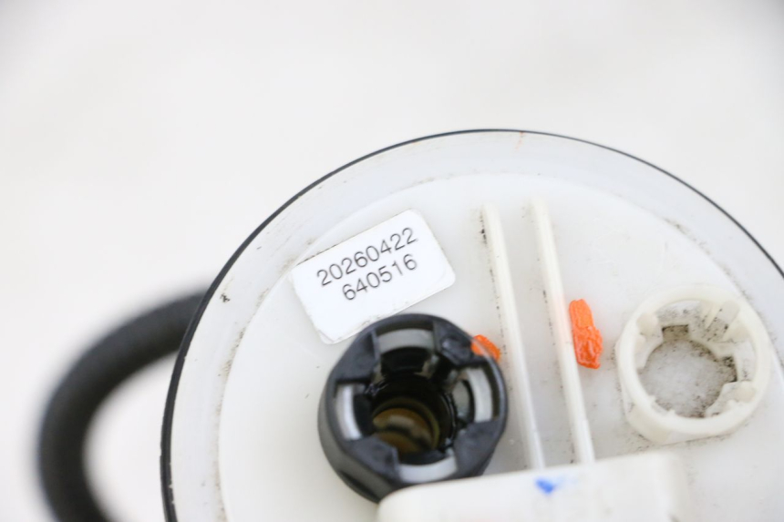 photo de FUEL PUMP PIAGGIO VESPA GTS SUPER IE 125 (2009 - 2016) - Fixing points details