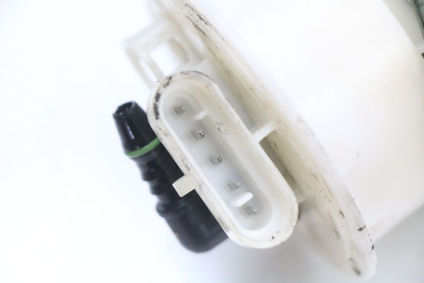 photo de FUEL PUMP PIAGGIO X10 125 (2012 - 2017) - Fixing points details