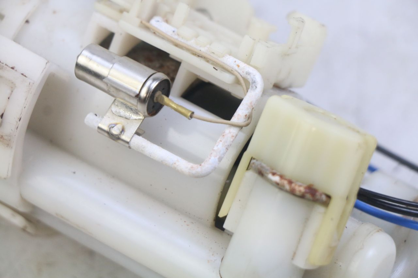 photo de FUEL PUMP YAMAHA YZF R1 1000 (2007 - 2008) - Alternative perspective