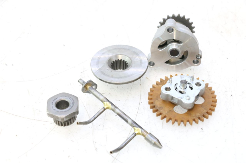 photo de OIL PUMP SUZUKI BURGMAN EXECUTIVE ABS 650 (2006 - 2012) - Alternative perspective
