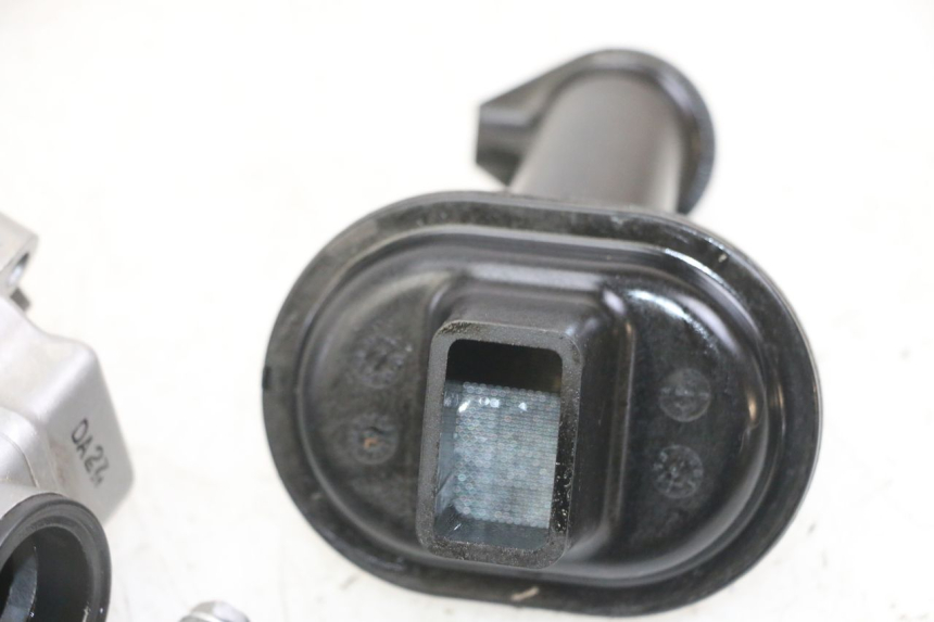 photo de OIL PUMP HONDA CB R 1000 (2018 - 2023) - Fixing points details
