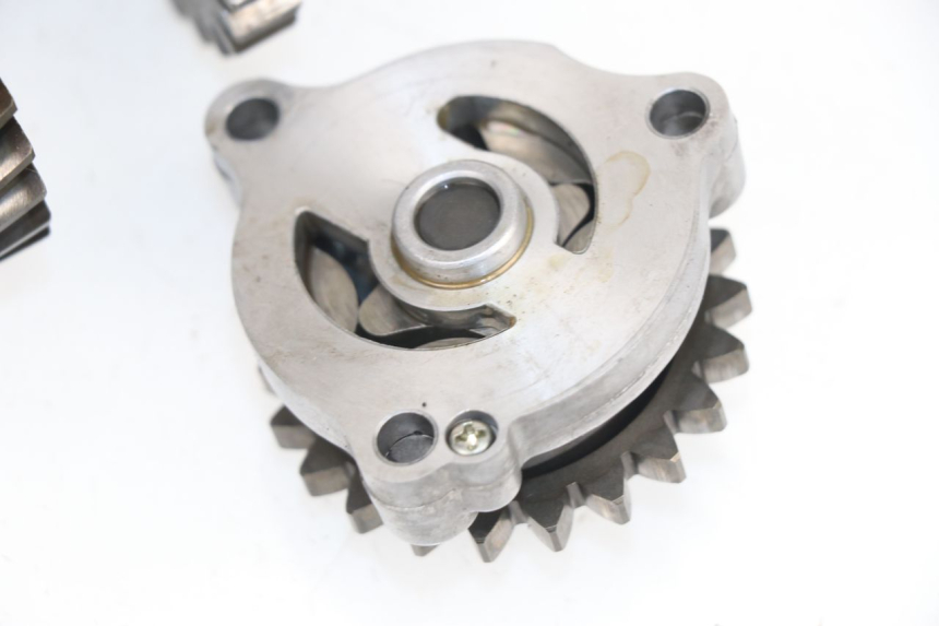 photo de OIL PUMP SUZUKI DR DJEBEL 600 (1985 - 1990) - Alternative perspective