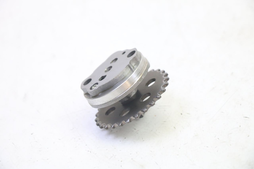 photo de OIL PUMP HONDA FES S-WING SWING ABS 125 (2007 - 2015) - Alternative perspective