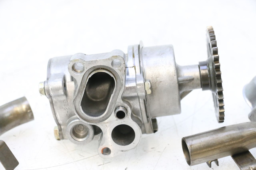 photo de OIL PUMP SUZUKI GSF N BANDIT 1200 (2001 - 2005) - Alternative perspective