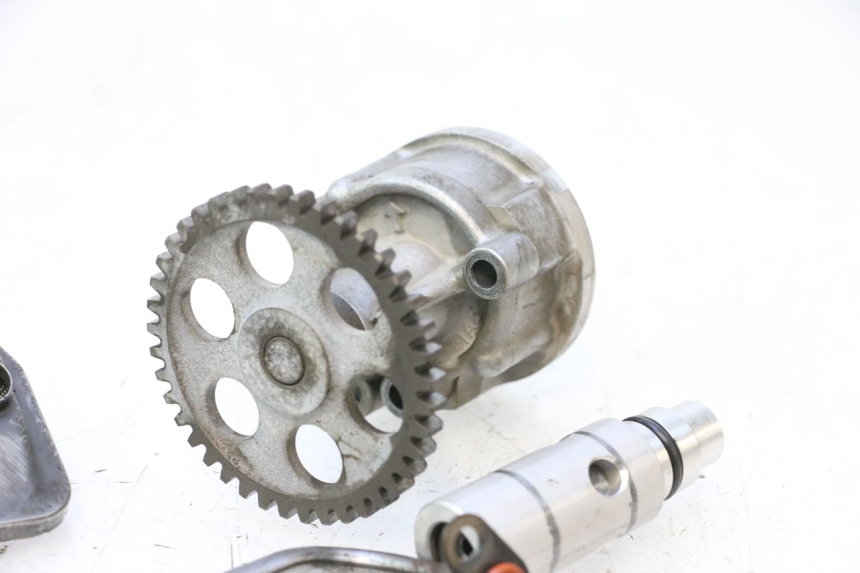photo de OIL PUMP YAMAHA YZF R GENESIS 750 (1993 - 1998) - Fixing points details