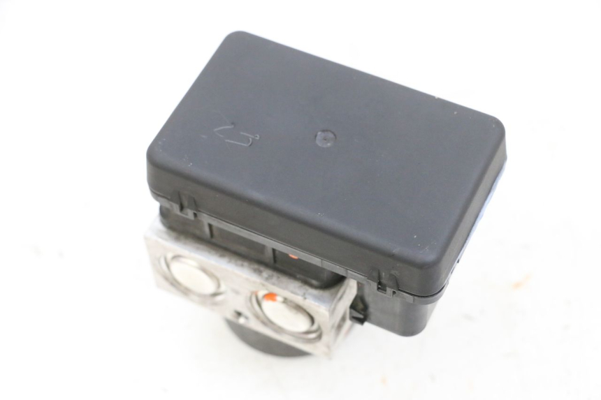 photo de ABS PUMP SUZUKI BURGMAN 650 (2013 - 2020) - Technical close-up