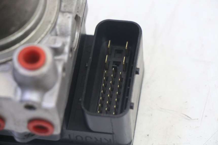 photo de ABS PUMP HONDA FES S-WING SWING ABS 125 (2007 - 2015) - Zoom on usage condition