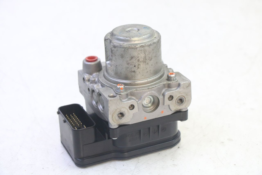 photo de ABS PUMP HONDA FES S-WING SWING ABS 125 (2007 - 2015) - Technical close-up