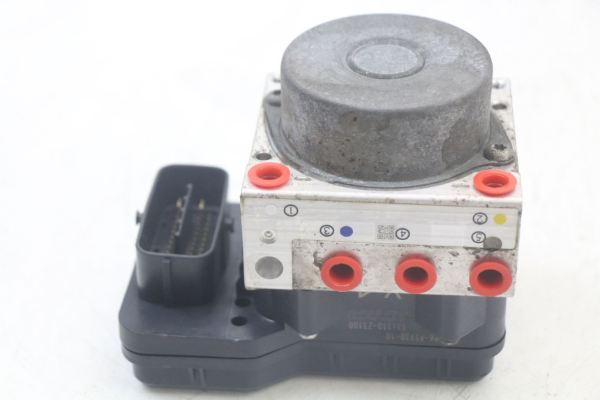 photo de ABS PUMP YAMAHA FJR ABS 1300 (2006 - 2012) - Technical close-up