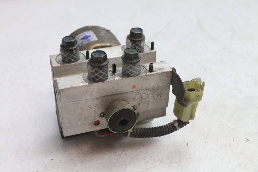 photo de ABS PUMP YAMAHA FJR 1300 (2001 - 2005) - Alternative perspective
