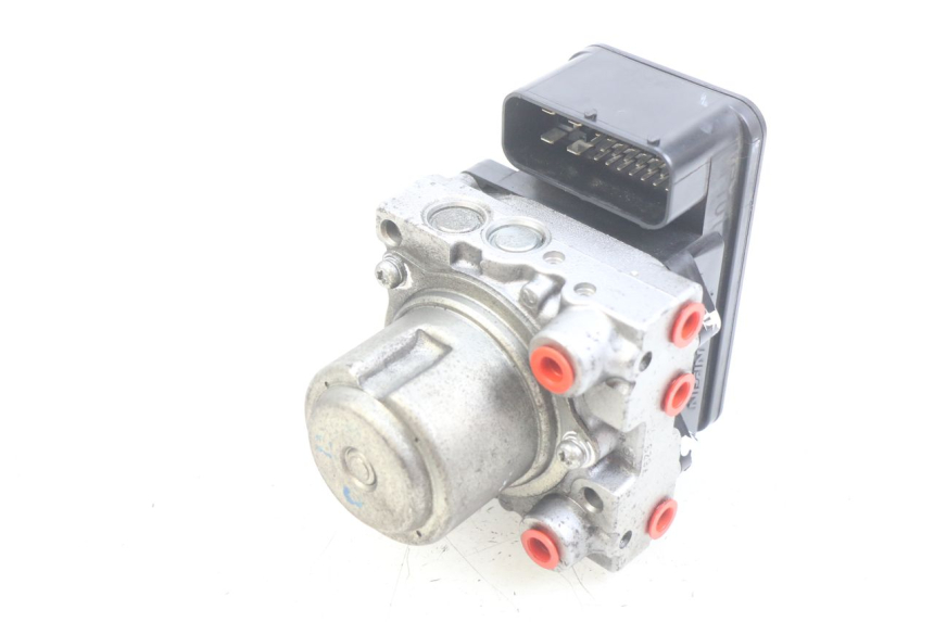 photo de ABS PUMP HONDA FJS SILVERWING SILVER WING 400 (2009 - 2016) - Technical close-up