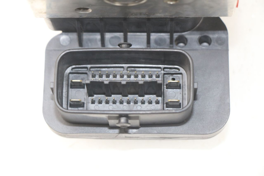 photo de ABS PUMP YAMAHA FZ8 800 (2010 - 2016) - Technical close-up