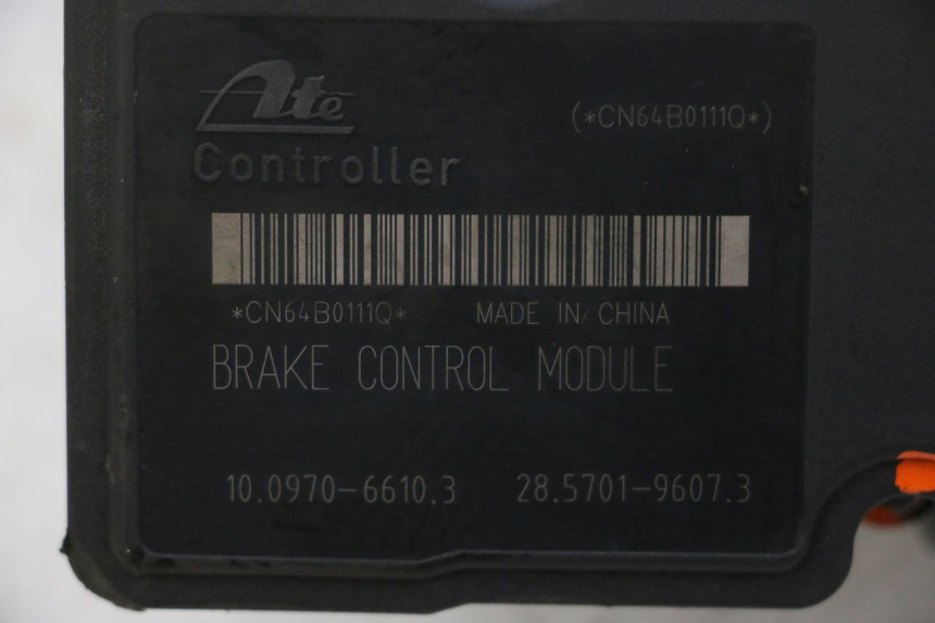 photo de ABS PUMP PIAGGIO MP3 HPE 310 (2024 - 2025) - Technical close-up