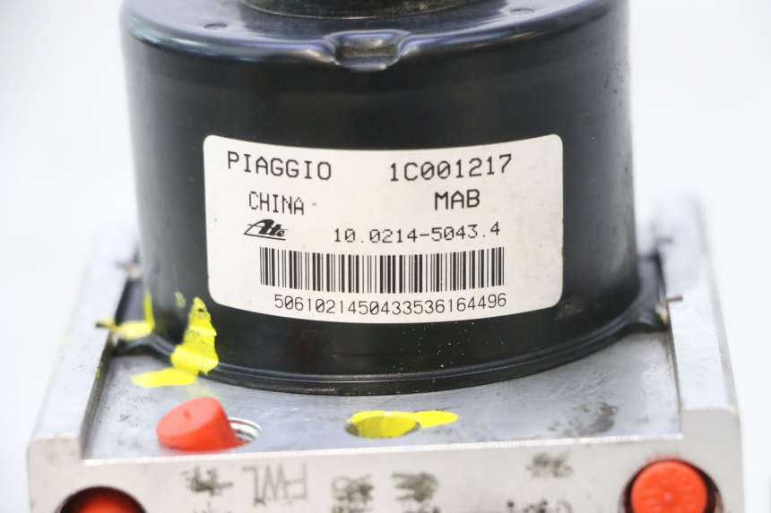 photo de ABS PUMP PIAGGIO MP3 500 (2016 - 2018) - High-resolution close-up