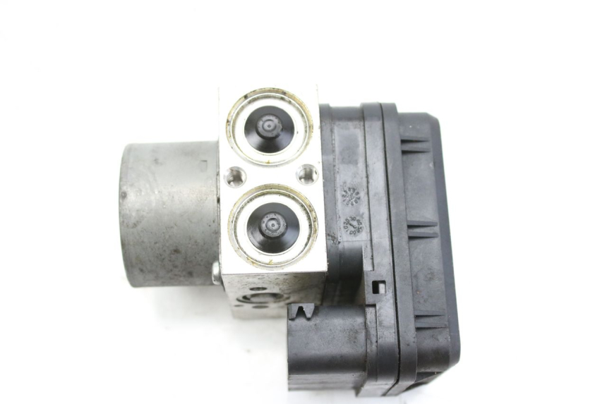 photo de ABS PUMP YAMAHA MT-07 MT07 700 (2018 - 2020) - Alternative perspective