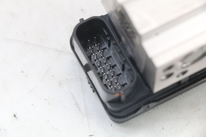 photo de ABS PUMP ROYAL ENFIELD CONTINENTAL GT 650 (2019 - 2024) - Technical close-up