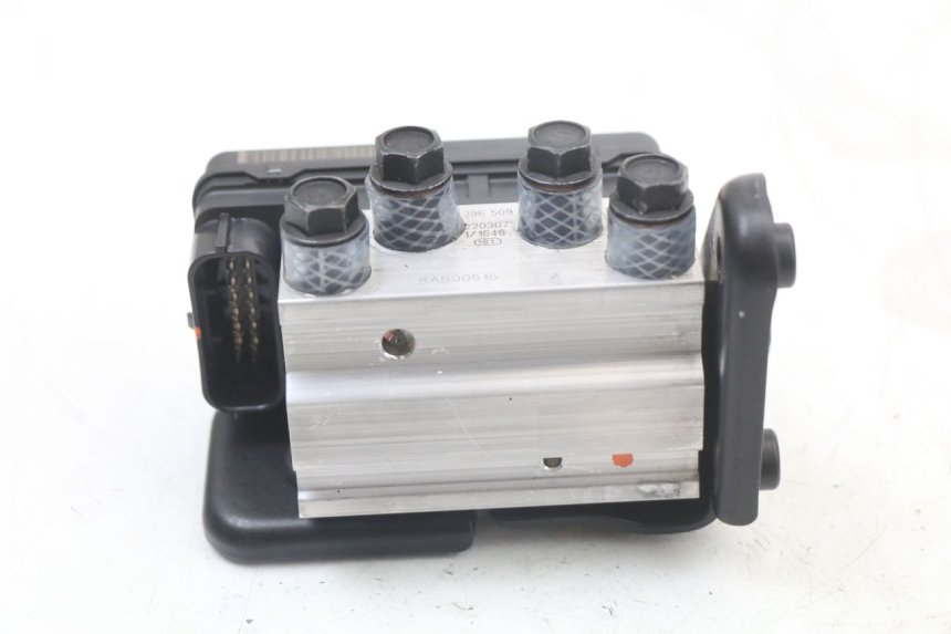 photo de ABS PUMP ROYAL ENFIELD SCRAM 411 (2022 - 2024) - Technical close-up