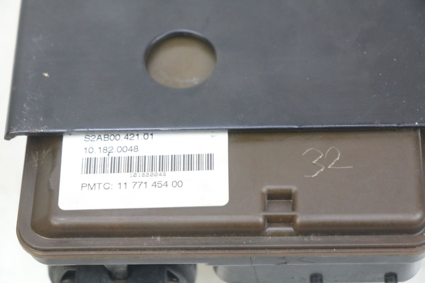 photo de ABS PUMP PEUGEOT SATELIS 125 (2010 - 2012) - Zoom on usage condition