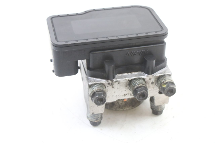 photo de ABS PUMP PEUGEOT SATELIS 125 (2013 - 2018) - Fixing points details