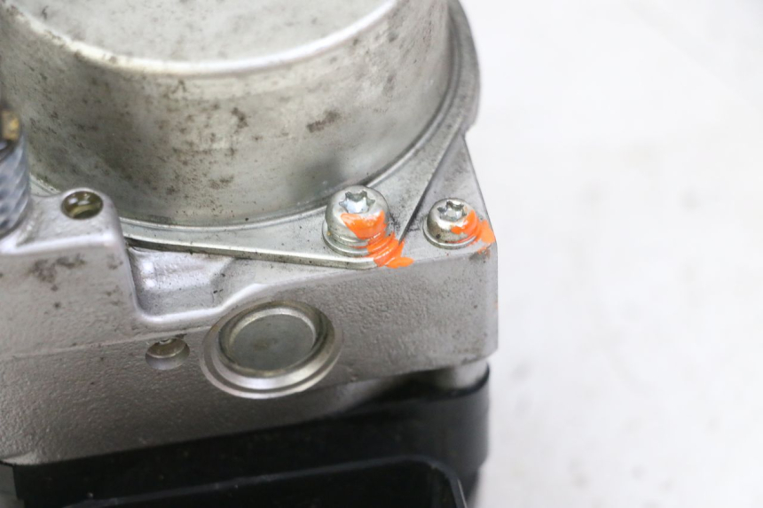 photo de ABS PUMP PEUGEOT SATELIS 125 (2013 - 2018) - Technical close-up